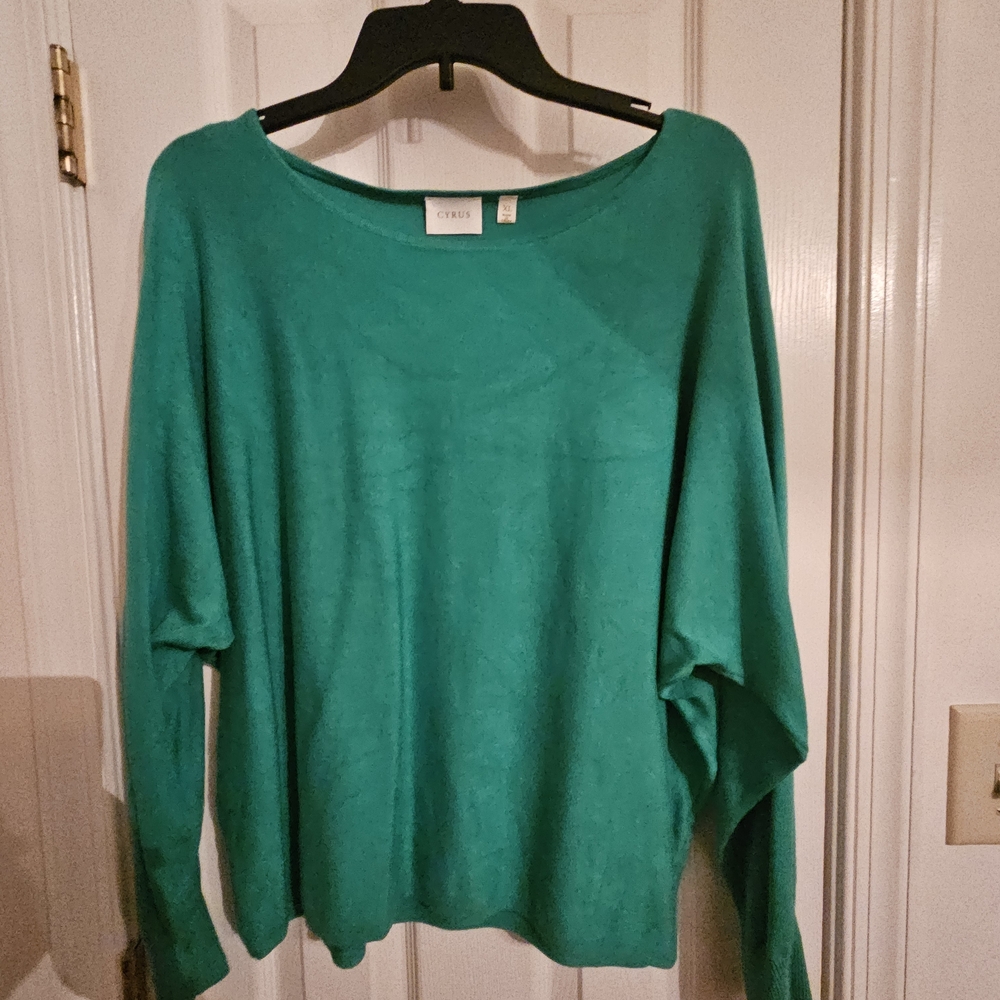 CYRUS Women's Green Sweater